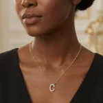 Collana iniziale F in oro con ciondolo minimal - immagine 2