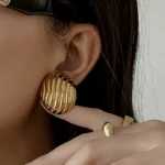 Orecchini pendenti cuore rotondo in acciaio oro 18K - immagine 5