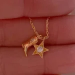 Collana con ciondolo stivali da cowboy e stella zircone