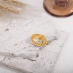 Anello aperto doppio cerchio minimal in acciaio oro - immagine 5