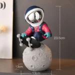 Statua astronauta sportivo in resina per decorazione casa - immagine 5