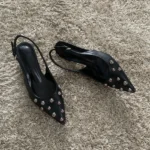 Sandali eleganti da donna con tacco alto e rivetti - immagine 4