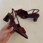 Scarpe decolleté bordeaux con tacco a spillo e fiocco - immagine 5