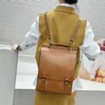 Zaino donna in vera pelle con scomparto laptop - immagine 3