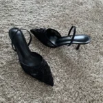 Sandali donna eleganti con tacco alto e cinturino - immagine 2