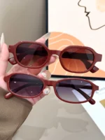 Set 2 occhiali da sole quadrati retrò con rivetti