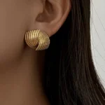 Orecchini pendenti cuore rotondo in acciaio oro 18K - immagine 2