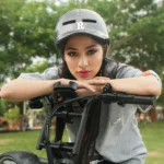 Casco da bici con visiera stile berretto, misura regolabile - immagine 2