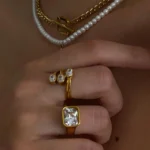 Anello regolabile dorato a tre strati con cristalli