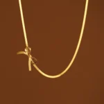 Collana girocollo con fiocco minimal in acciaio oro 18K - immagine 3