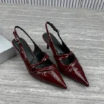 Sandali estivi con tacco alto a punta e cinturino