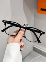 Occhiali da vista fashion con montatura rotonda trasparente - immagine 4