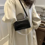 Borsa a mano in pelle PU con tracolla regolabile - immagine 3