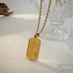 Collana oro con ciondolo irregolare e catena intrecciata - immagine 4