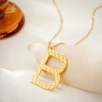 Collana iniziale oro vintage martellata per donna - immagine 5