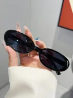 Occhiali da sole neri ovali classici unisex - immagine 3