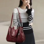 Borsa a tracolla donna grande capacità in pelle morbida - immagine 3