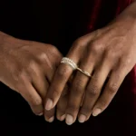 Anello donna in acciaio con zirconi cubici