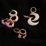 Orecchini a cerchio piccoli CZ dorati in rame - immagine 5