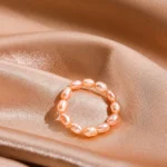 Anello elastico con perle d’acqua dolce naturali - immagine 4
