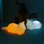 Lampada da notte gatto dormiente luce LED da comodino - immagine 2