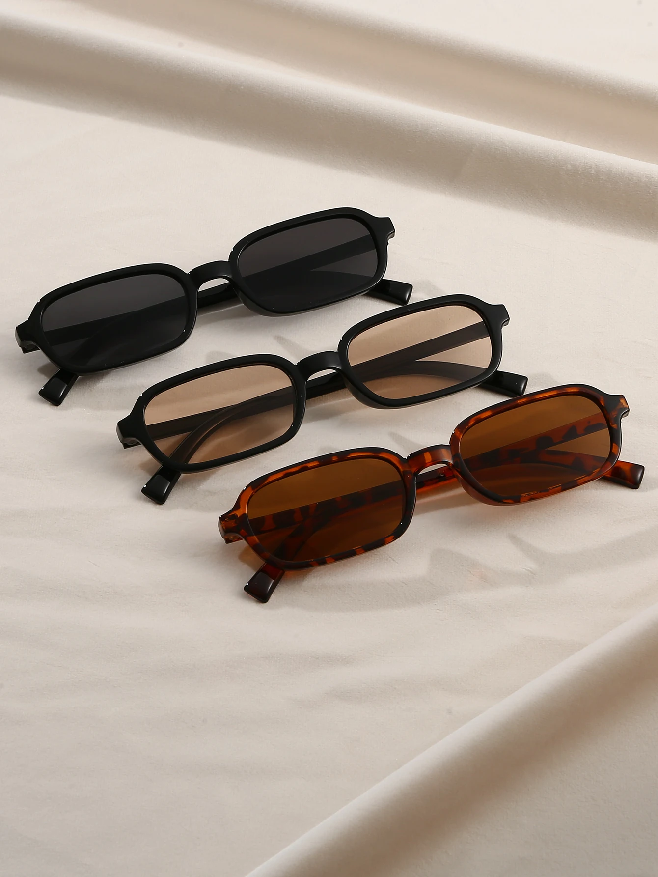 kf-S924ff456d67a4fdbb11d9668cf22406ay Set 3 occhiali da sole quadrati unisex per feste - immagine 1