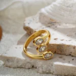 Anello regolabile dorato a tre strati con cristalli - immagine 4