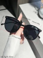 Set 2 occhiali da sole rotondi con rivetti decorativi - immagine 4