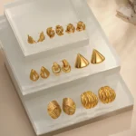 Orecchini a bottone nodo multistrato in acciaio inox