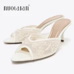 Sandali con tacco alto da donna eleganti con perline - immagine 2