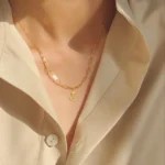 Collana iniziale donna in acciaio dorato con lettera - immagine 2