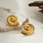 Orecchini a bottone conchiglia oro effetto vintage - immagine 5