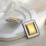 Orecchini a bottone rettangolari minimal in acciaio inox - immagine 5