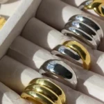 Anello multistrato incrociato bicolore oro e argento
