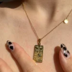 Collana zodiacale vintage in acciaio con ciondolo quadrato - immagine 3
