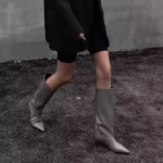 Stivali alti al ginocchio da donna con tacco basso - immagine 5