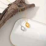 Collana medaglione ovale apribile con zirconi impermeabile - immagine 2