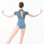 Body ballet donna a collo alto con pieghe, manica corta - immagine 2