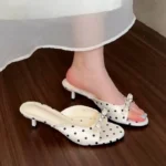 Ciabatte estive donna con tacco sottile e pois