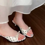 Ciabatte estive donna con tacco sottile e pois - immagine 5