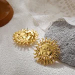 Orecchini vintage simbolo celeste in acciaio dorato 18K - immagine 3