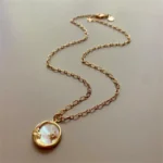 Collana vintage sole e luna con pendente a conchiglia - immagine 5