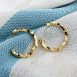 Orecchini a cerchio oro con perline geometriche donna - immagine 6