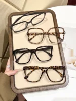 Set 4 occhiali geometrici eleganti con lenti trasparenti - immagine 2