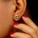 Orecchini iniziale donna in acciaio oro 18K