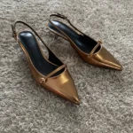 Sandali donna a punta con tacco alto e cinturino elegante - immagine 2