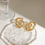 Orecchini a bottone donna onda twist placcati oro 18K - immagine 4