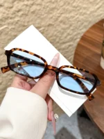 Occhiali ovali piccoli da donna stile fashion - immagine 2