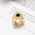 Anello aperto donna in acciaio oro con pietra nera - immagine 6