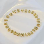 Collana lettera minuscola placcata oro per donna - immagine 5